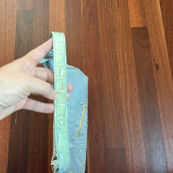 BRAHMIN light blue crocodile embossed leather shoulder bag - Picture 5 of 9